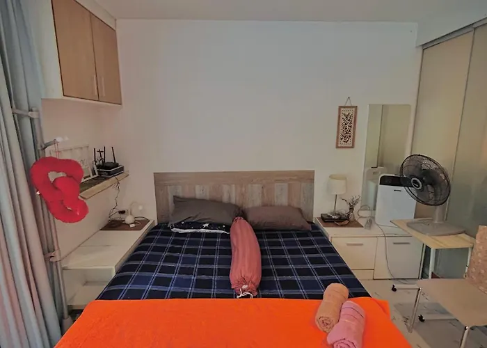 Modern With Full Amenities Apartment *