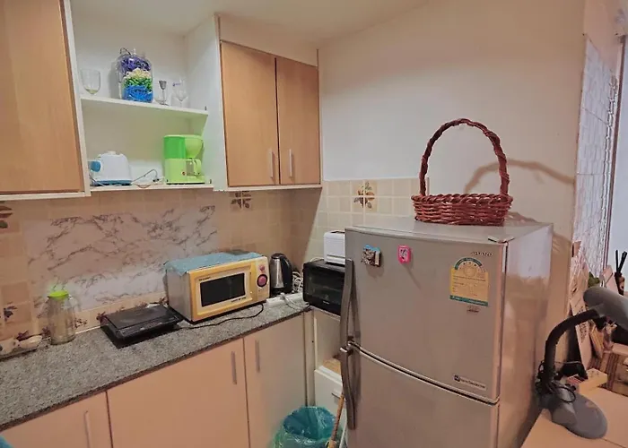 Modern With Full Amenities Bangkok